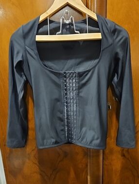 Women’s Black Compression Long Sleeve Top Size M